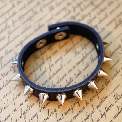 Spike Studded Snap Wristband Bracelet Black..